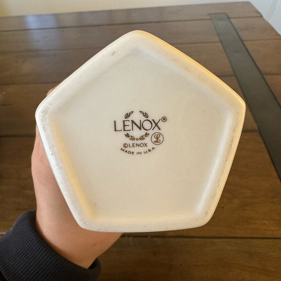 Authentic Lenox gold trim vase - Picture 3 of 3